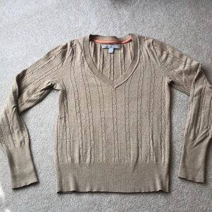 Cable knit vneck sweater
